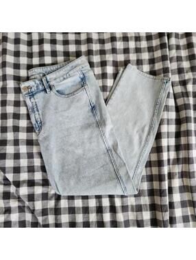 White House Black Market Acid Wash straight sculpt jean